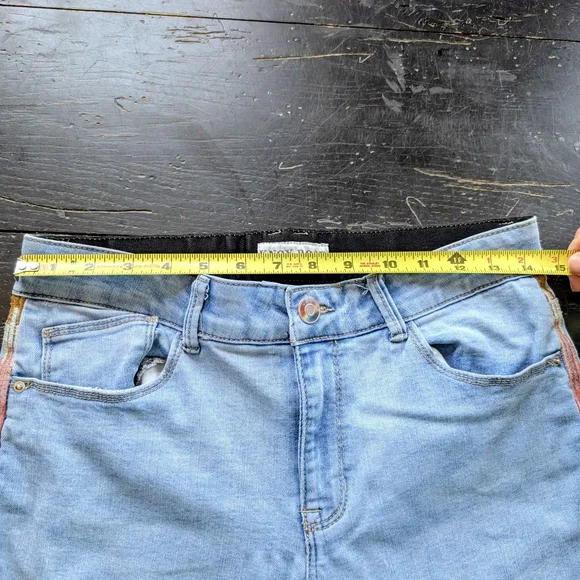 Knox Rose Women's Light Denim Jeans Southwestern Embroidered Detail Size 10 - Picture 9 of 9